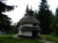 Rotunda na trase k rozhledně na Javorníku - i odsud je krásný výhled na vesničky v údolí pod Javorníkem